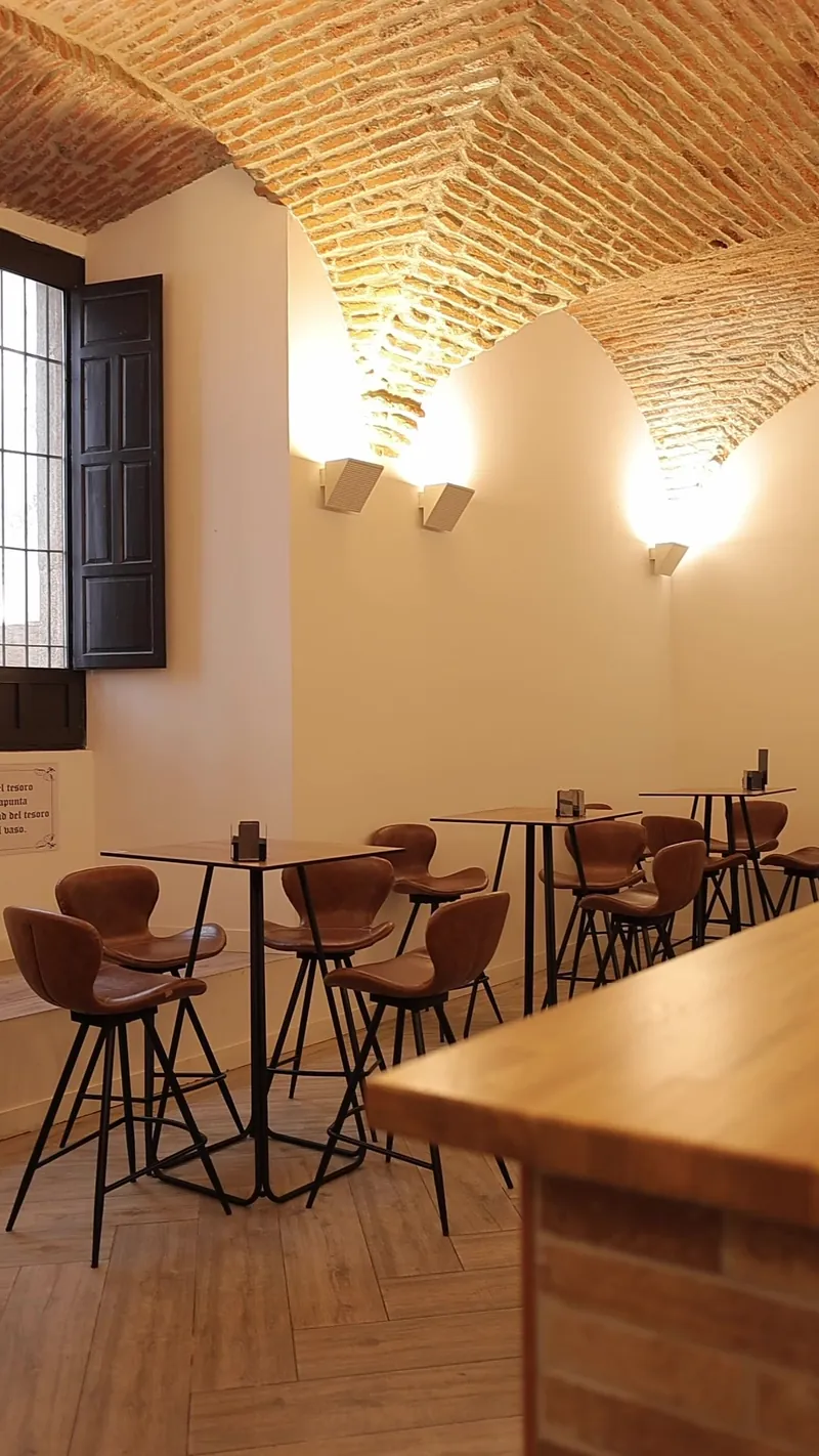 Sala del Baio Wine Bar con techo abovedado